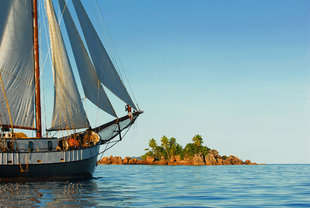 Traditional sailing yacht lodge island Seychelles Marine Life diving wildlife  Lionel Baizeau.jpg
