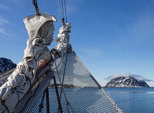 View from the bow in Spitsbergen - Jordi Plana