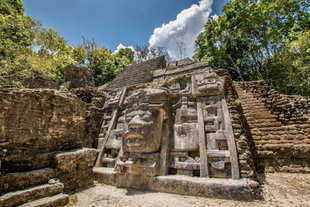 lamanai-mayan-ruins-belize-central-latin-america-travel-holiday-vacation-history-culture-rainforest-rio-bravo-wilderness-ecolodge-photography.jpg