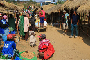 Market Day in Rural Madagascar / Photography by Kathleen Varcoe Aqua-Firma