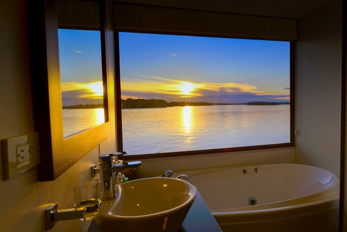 Amazon River cruise boat Anakonda deluxe bathroom