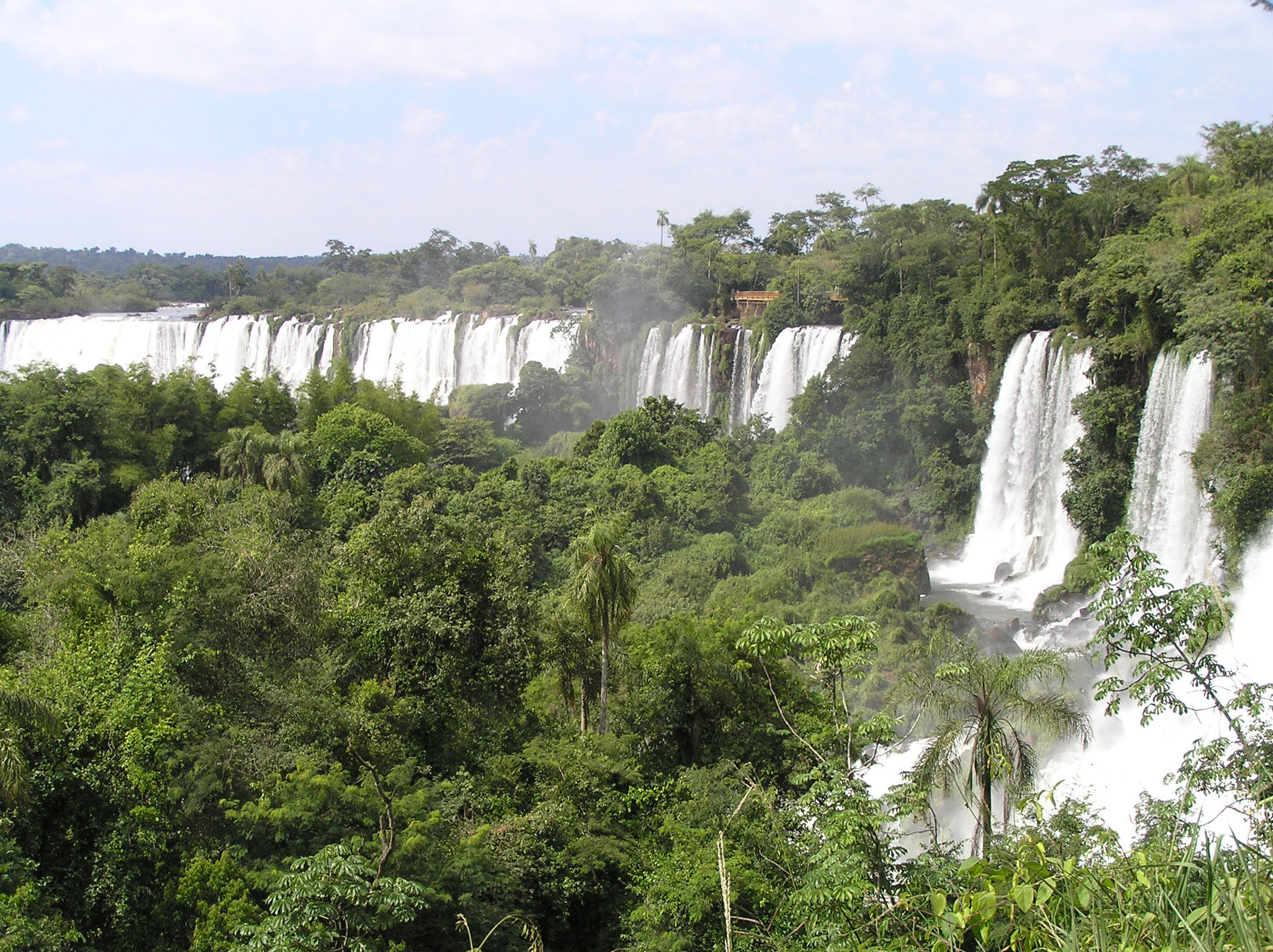 Бразилия природный мир. Водопад Игуасу. Водопад Игуасу в Южной Америке. Бразилия водопады Игуасу. Игуасу (национальный парк, Аргентина).