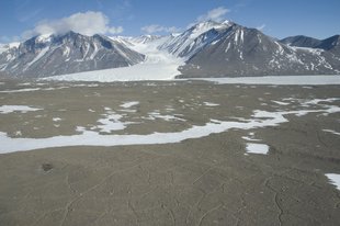 Dry Valleys, Delphine Aures