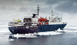 Polar-ship-Antarctica-Helicopter-Ross-Sea-iceberg-adventure-semi-circumnavigation-new-zealand-Toine-Hendriks.jpeg