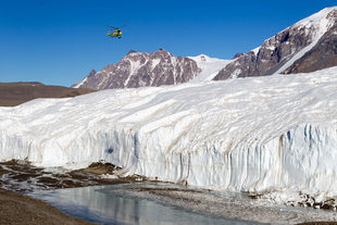 Canada-Glacier-in-the-Dry-Valleys-Ross-Sea-antarctica.jpg