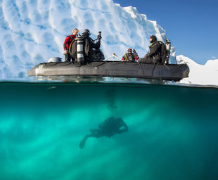 Diver & Zodiac Antarctica