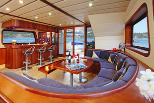 modern sailing vessel seychelles wildlfie yacht safari.jpg