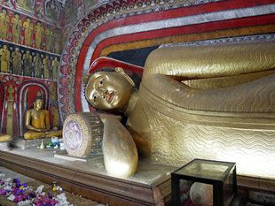 Reclining Buddha, Dambulla