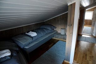 accommodation lodge spitsbergen svalbard snowmobiling.jpg