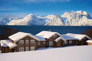 Luxury Lakeside Accommodation, Lyngen Alps