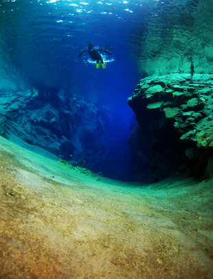 snorkeller-silfra-cathedral-fissure-iceland.jpg