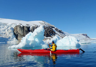 Kayaking in Spitsbergen