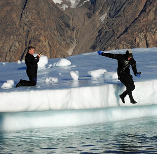 Relaxing between dives in Scoresby Sund, Greenland - Robert Wilpernig
