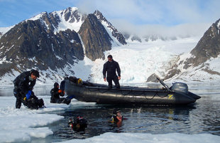 Diving in Spitsbergen - Ralph Pannell