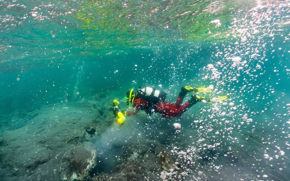 Geothermal Hot Spring Dive Tour Diving the Devil's jacuzzi