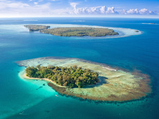 Lissenung Island in New Ireland, Bismarck Sea