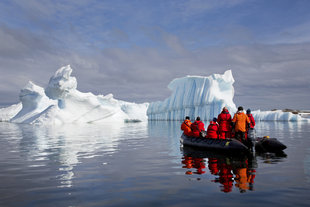 zodiac-crusing-antarctica-voyage.jpg