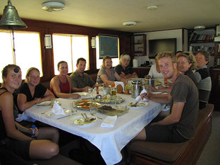 dinner-table-Samba-galapagos-wildlife-marine-life-safari.jpg