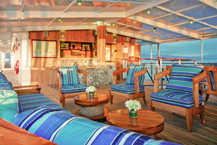 evolution-al-fresco-lounge-galapagos-wildlife-yacht-safaris.jpg