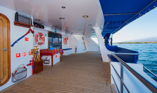 oceanspray-porch-galapagos-wildlife-yacht-safari.jpg