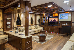 Princess Grace Lounge