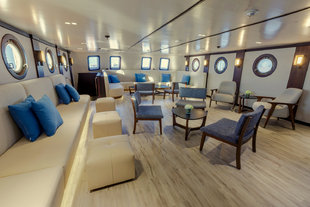 evolution-interior-saloon-galapagos-wildlife-yacht-safaris.jpg