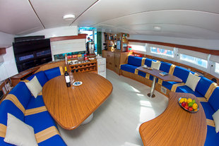 lounge-area-nemo-galapagos-wildlife-marine-life-yacht-safari.jpg