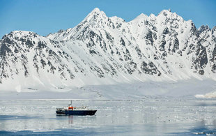 Ice Strengthened Ship in Spitsbergen - Arjen Drost