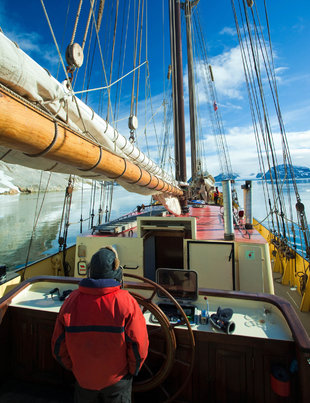 Sailing in Spitsbergen - David Slater