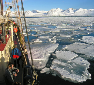 Sailing in Kongsfjorden, Spitsbergen - Jan Belgers