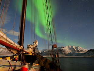 Sailing under the Northern Lights in Spitsbergen