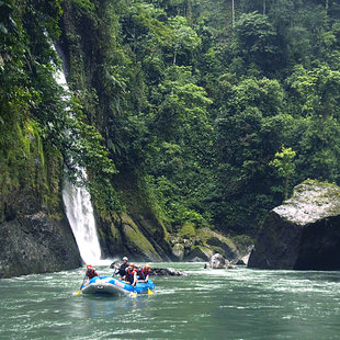White Water Rafting on Rio Pacuare