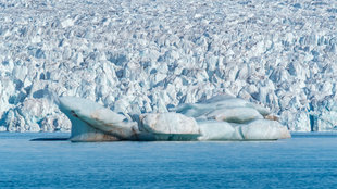 Glacier Front in Spitsbergen - Bjoern Koth