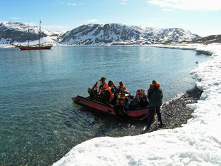 Zodiac Landing in Nordvagfjellet, Spitsbergen - Jan Belgers