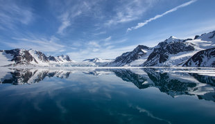 Calm Fjord in Spitsbergen - Jordi Plana
