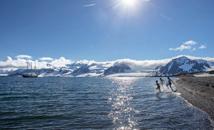 Polar Plunge in Spitsbergen - Jordi Plana