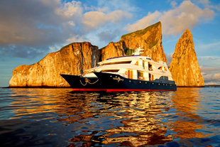 oceanspray-exterior-galapagos-wildlife-yacht-safaris.jpg
