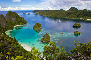 Island Hopping Sailing Voyage in Raja Ampat