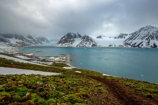 Fjord in Spitsbergen - Karen Czekalski