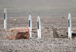 Graves on Beechey Island - David Sinclair