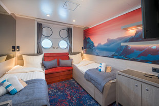 Hondius Twin Porthole Cabin