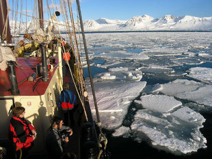 S/V Noorderlicht in Pancake Ice