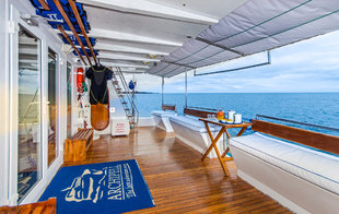 Archipel I Reception & Aft Deck