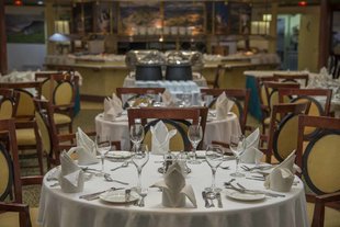 dining-room-ocean-diamond-antarctic-polar-ship-wildlife-penguins-expedition-cruise-vessel-details.jpg