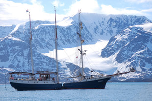 Antigua next to Glacier in Spitsbergen