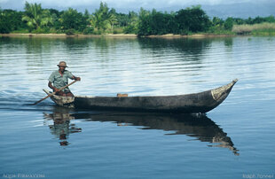 Typical Malagasy Pirogue - photo: Ralph Pannell AQUA-FIRMA