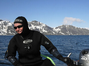 Diving-in-Spitsbergen-dive-liveaboard-polar-travel-svalbard-arctic-ice-adventure-expedition-holiday-Linda-Ashmore.JPG