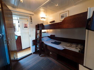 Stockholm-polar-ship-arctic-svalbard-bunked-cabin.jpg