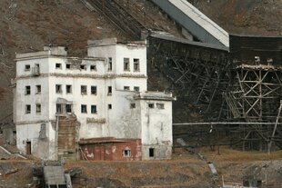 Abandoned Building, Pyramiden