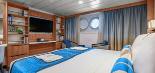 Single-porthole-cabin-ocean-victory.jpg